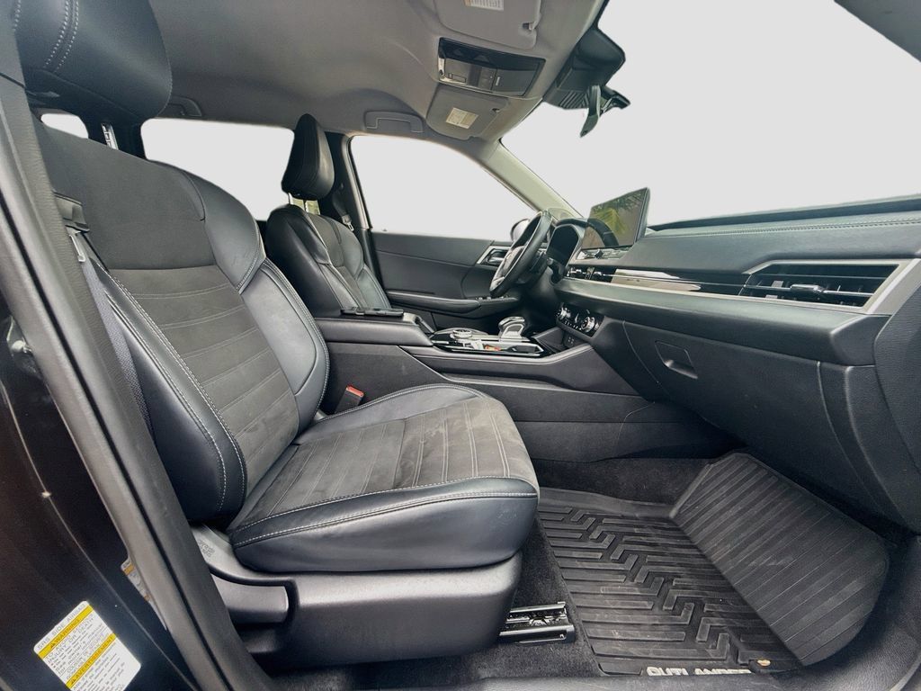 Used 2025 Mitsubishi Outlander SE FWD image 32