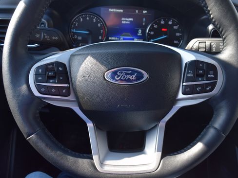 Used 2023 Ford Explorer XLT w/ Equipment Group 202A AWD/4WD image 13