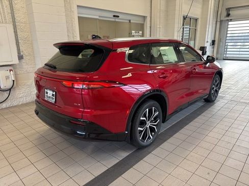 New 2025 Toyota Crown Signia XLE image 5