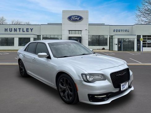 Used 2021 Chrysler 300 S w/ S Model Appearance Package RWD image 3