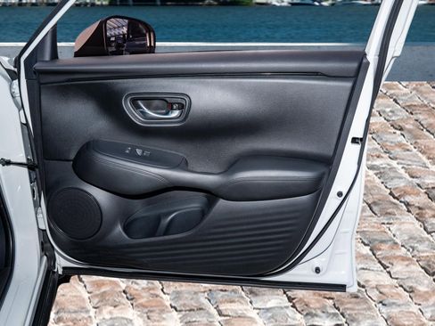 Certified 2024 Honda HR-V LX image 12