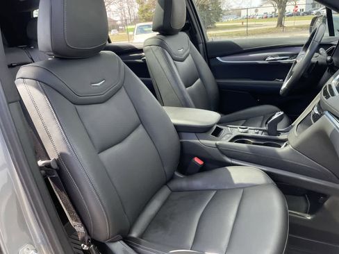 Used 2024 Cadillac XT6 Luxury w/ LPO, Floor Liner Package FWD image 23