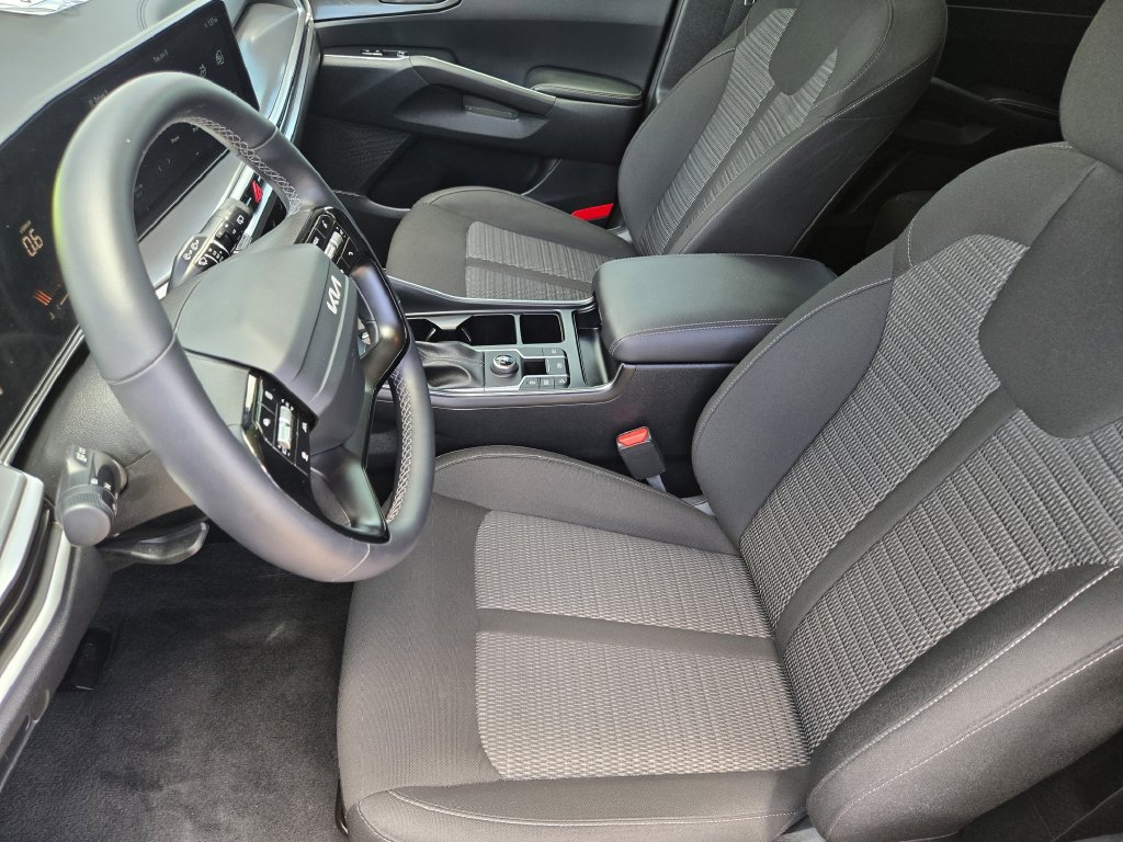 New 2026 Kia Sorento LX FWD image 9