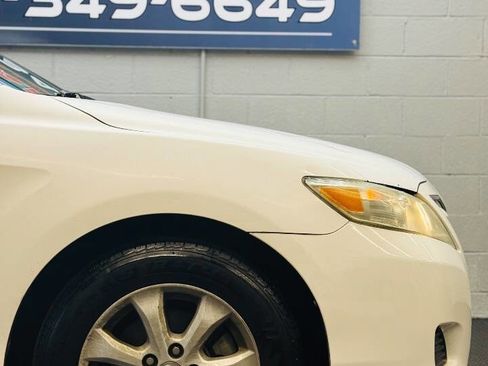 Used 2011 Toyota Camry LE w/ LE Extra-Value Pkg image 9