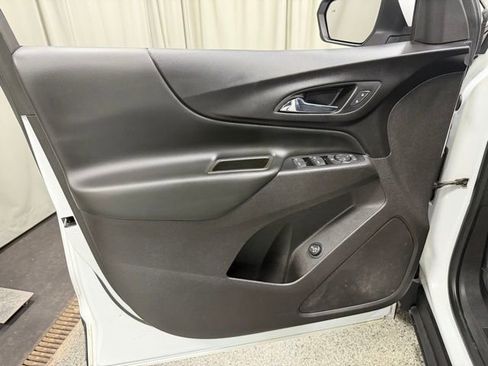 Used 2020 Chevrolet Equinox LT w/ Driver Convenience Package AWD/4WD image 17