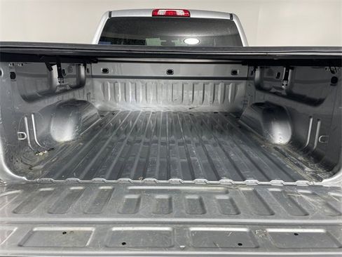 Used 2018 Chevrolet Silverado 1500 LT w/ LT Eassist Package image 16