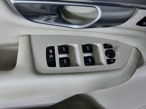 Certified 2024 Volvo XC90 B5 Core w/ Protection Package Premier AWD/4WD image 18