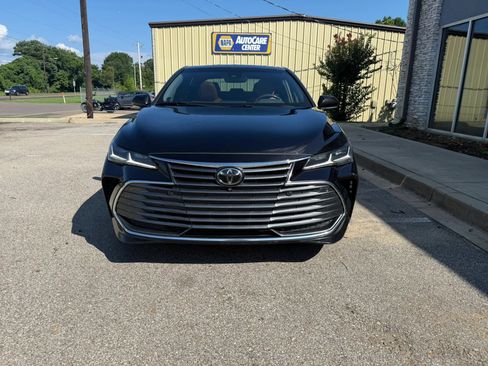 Used 2020 Toyota Avalon Limited w/ Advanced Safety Package FWD image 3