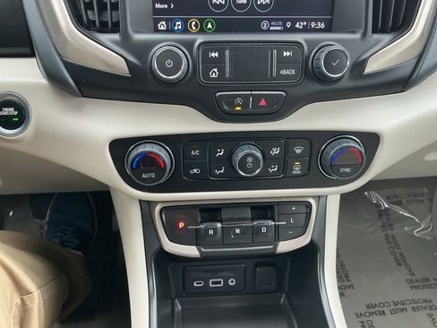 Used 2024 GMC Terrain Denali image 21