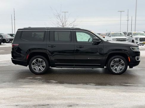 Used 2024 Jeep Wagoneer Series II w/ Flexible Seating Group image 5