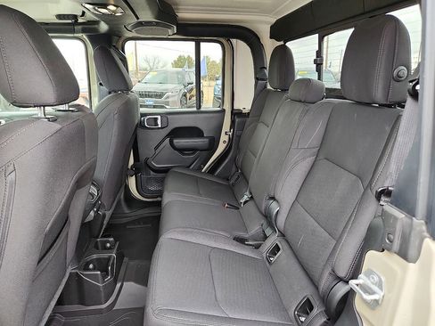 Used 2022 Jeep Gladiator Sport image 11