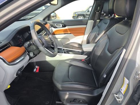 Used 2023 Jeep Compass Limited w/ Sun and Sound Group AWD/4WD image 4