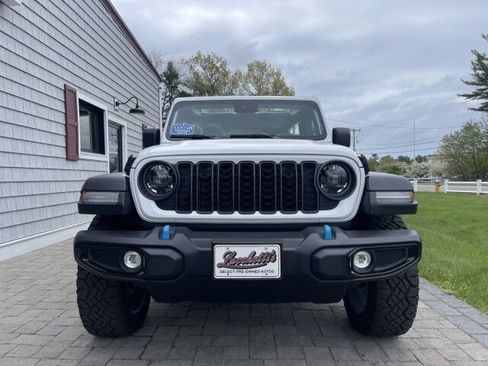 Used 2024 Jeep Wrangler Unlimited w/ Technology Group AWD/4WD image 3
