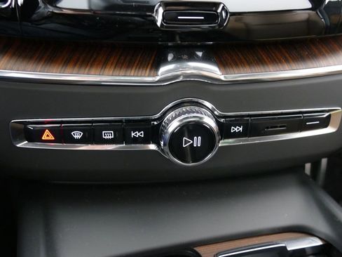 Used 2025 Volvo XC60 B5 Plus w/ Climate Package AWD/4WD image 21