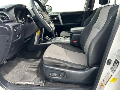 Certified 2019 Toyota 4Runner SR5 AWD/4WD image 10