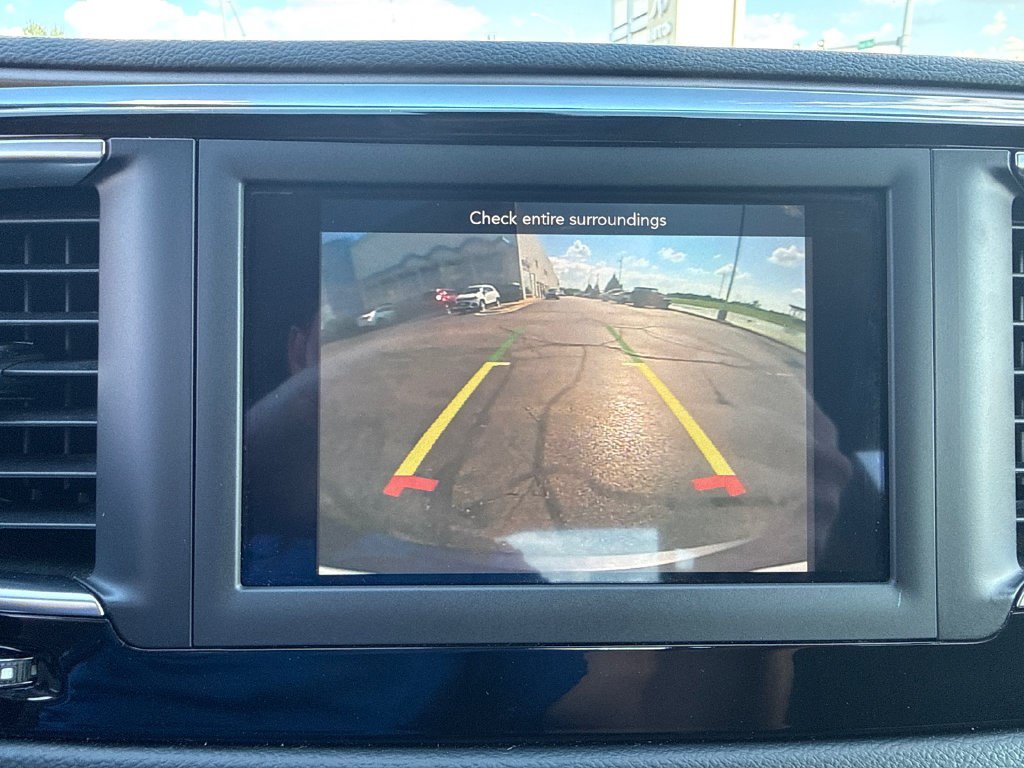 Used 2019 Chrysler Pacifica Touring Plus w/ Tire & Wheel Group FWD image 29