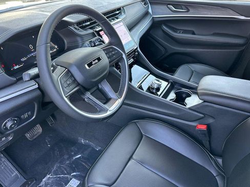 New 2025 Jeep Grand Cherokee Limited w/ Luxury Tech Group II image 10