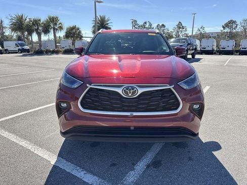 Used 2025 Toyota Highlander XLE image 8