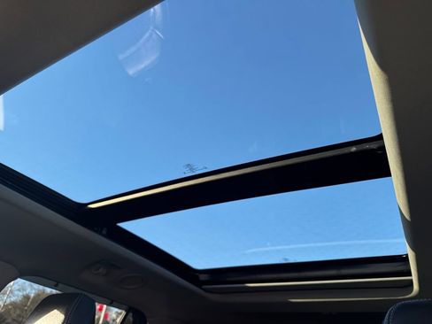 Used 2023 Ford Explorer Limited w/ Limited Technology Package image 19