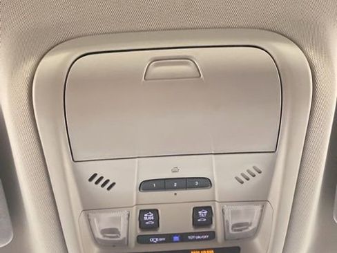 Used 2023 GMC Acadia SLE w/ Driver Convenience Package image 14