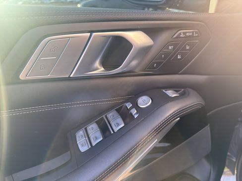 Used 2022 BMW X7 xDrive40i w/ M Sport Package image 11