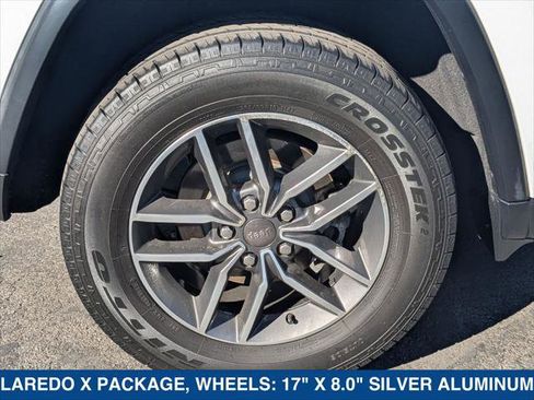 Used 2019 Jeep Grand Cherokee Laredo w/ Laredo X Package image 9