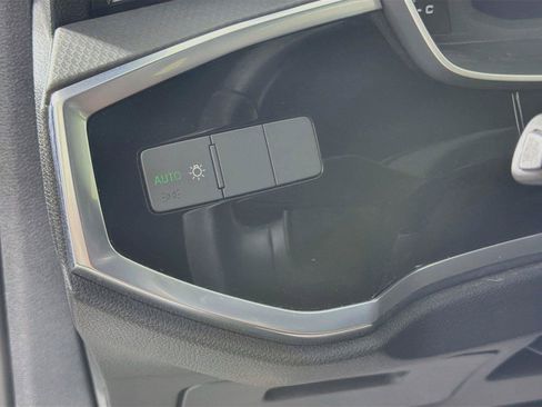 Used 2022 Audi Q3 2.0T Premium AWD/4WD image 10