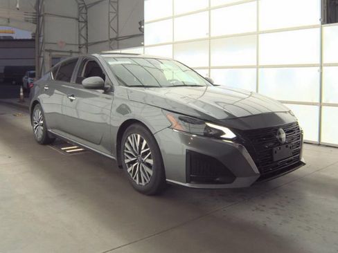 Used 2023 Nissan Altima 2.5 SV w/ SV Premium Package FWD image 4