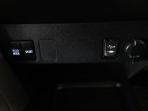 Used 2018 Toyota RAV4 LE w/ All Weather Liner Package AWD/4WD image 14