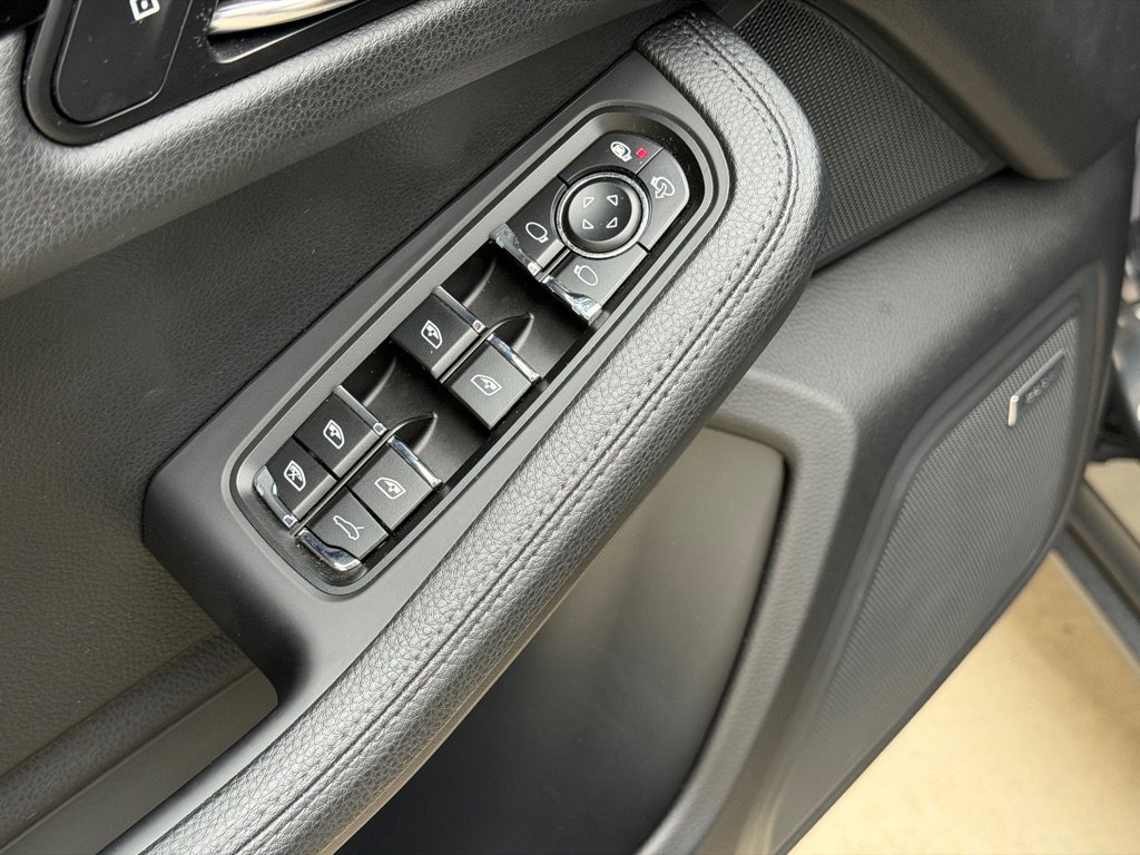 Used 2021 Porsche Macan AWD/4WD image 27