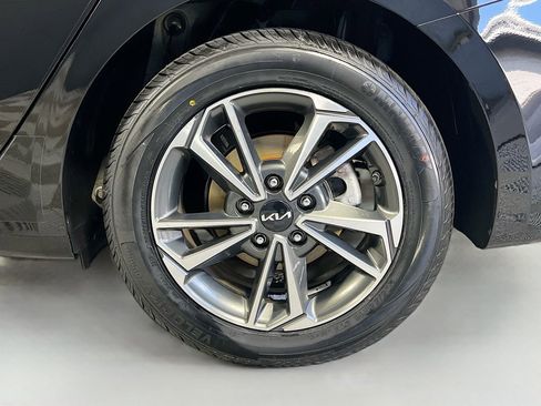 Certified 2023 Kia Forte LXS w/ LXS Technology Package FWD image 30