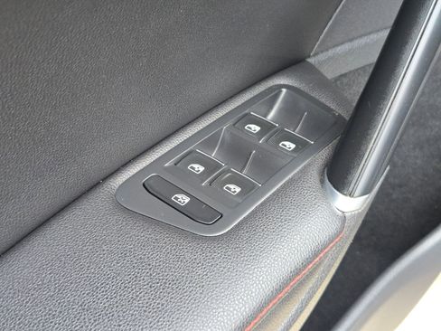 Used 2017 Volkswagen GTI SE image 13