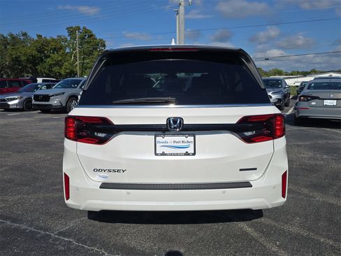 New 2026 Honda Odyssey Touring image 5
