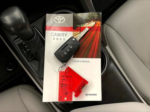 Used 2023 Toyota Camry SE image 14
