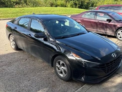 Used 2021 Hyundai Elantra SE FWD image 3