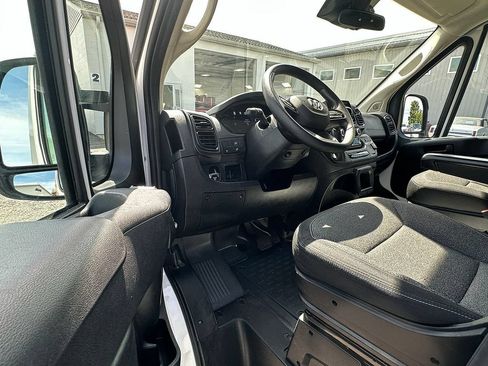Used 2025 RAM ProMaster 2500 w/ U-Haul Equipment Group FWD image 27