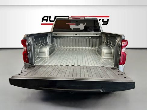 Used 2023 Chevrolet Silverado 1500 LT w/ Z71 Off-Road Package AWD/4WD image 24
