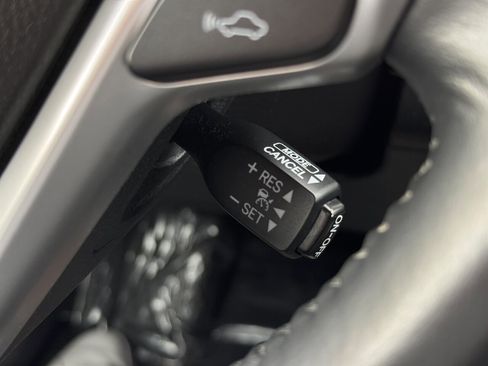 Used 2015 Toyota Highlander Limited w/ Driver Technology Package image 29