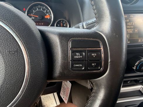 Used 2014 Jeep Compass Latitude w/ Sun/Sound Group AWD/4WD image 45