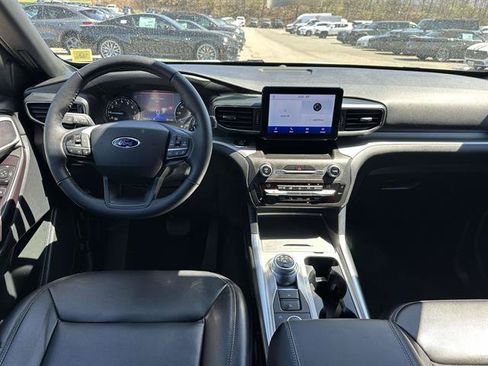 Used 2020 Ford Explorer XLT w/ Equipment Group 202A AWD/4WD image 33