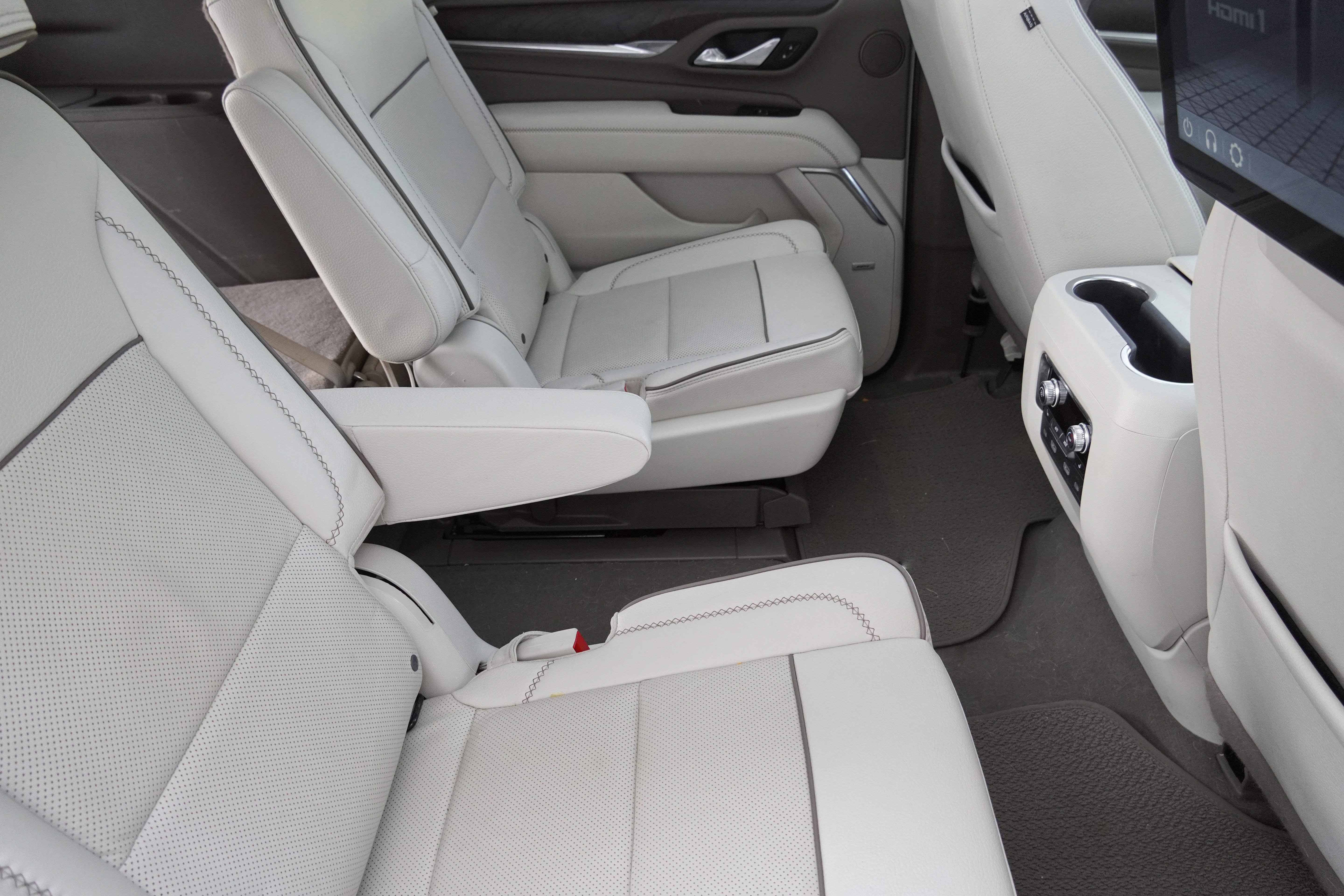 Used 2024 GMC Yukon Denali w/ Advanced Technology Package AWD/4WD image 36