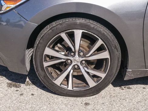 Used 2018 Nissan Maxima Platinum image 5