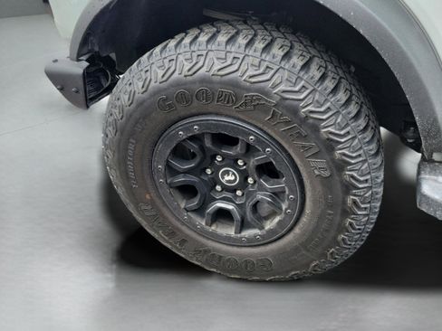 Used 2023 Ford Bronco Wildtrak image 23