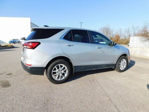 Used 2022 Chevrolet Equinox LT w/ Driver Convenience Package image 3