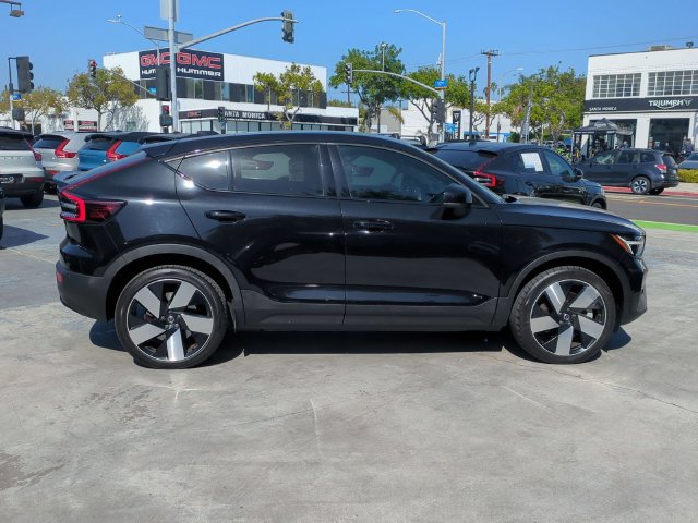 Certified 2023 Volvo C40 P8 Recharge Ultimate w/ Protection Package Premier AWD/4WD image 2