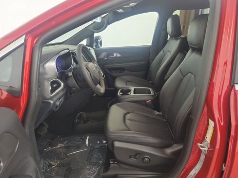 New 2026 Chrysler Voyager LX image 11