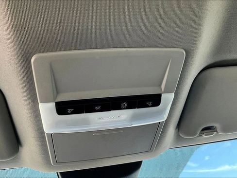 Used 2025 Nissan Sentra SV FWD image 17