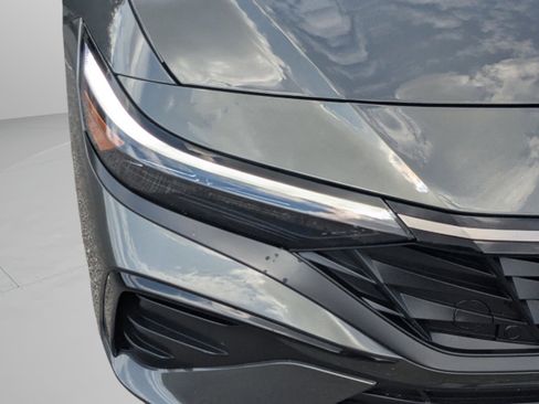 New 2025 Hyundai Elantra SEL image 9