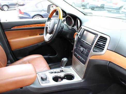Used 2012 Jeep Grand Cherokee Overland AWD/4WD image 12