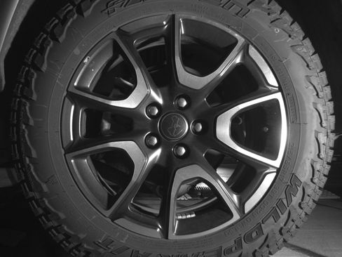 Used 2025 Jeep Compass Trailhawk image 14